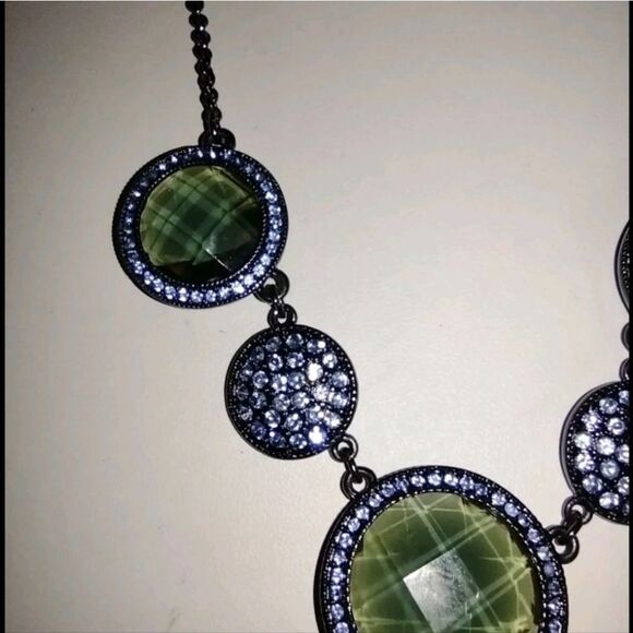 Vintage Crown Trifari Necklace Black And Blue 16" Pendant Charms Collar Necklace - Picture 3 of 6